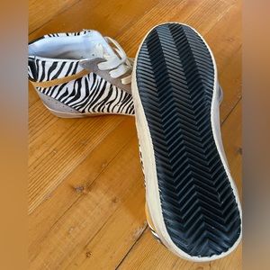 Excellent condition Golden Goose Super Star sneakers. Women’s size 41